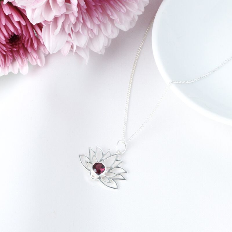 Dije Flor de Loto de Plata .925 con Rodolita y ... image number null