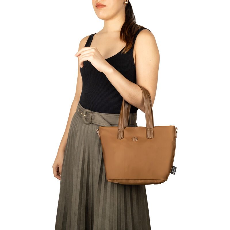 Bolsa Tote Chica Con Herraje De Monograma Color... image number null