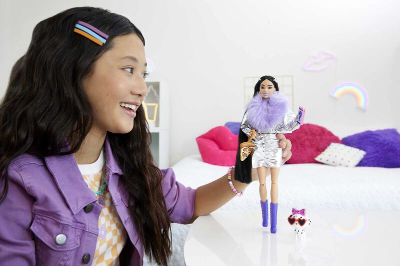 Mu&ntilde;eca Barbie Extra Con Pelo Negro, Labios Colo... image number null