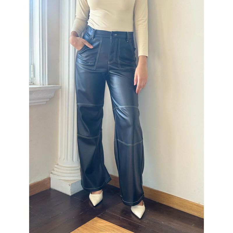 Pantal&oacute;n de vinipiel con costura image number null