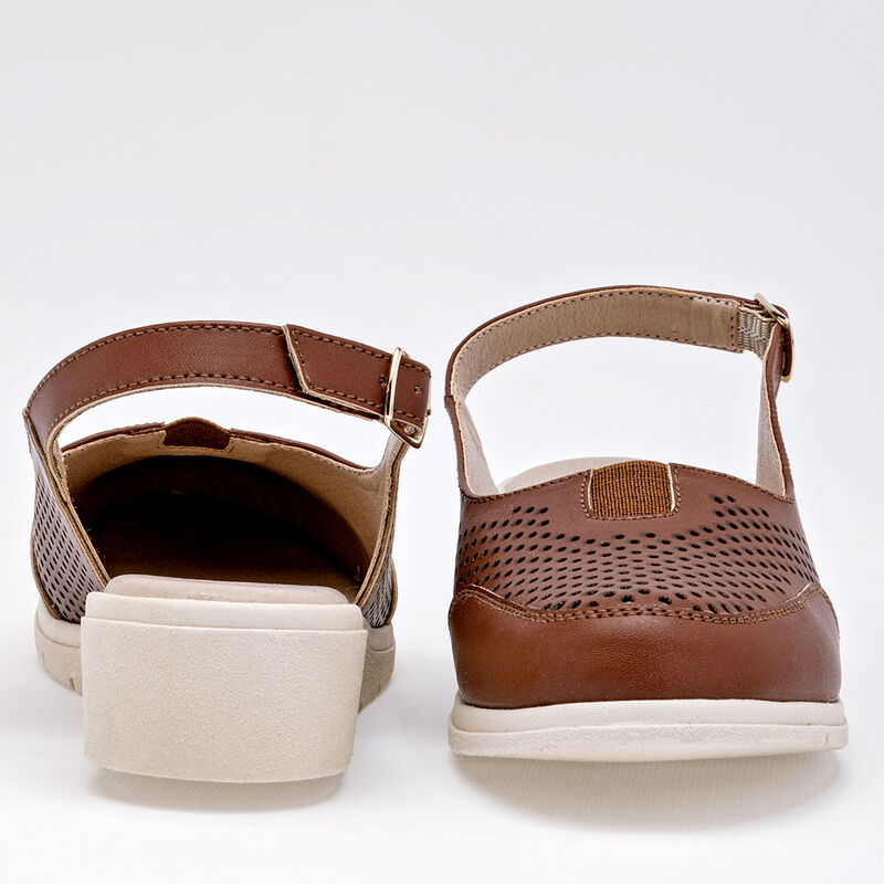 Gilardi Zapato de horma c&oacute;moda para mujer caf&eacute; image number null