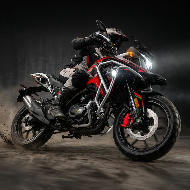 Motocicleta Gran Turismo Negro 300cc Performanc... image number null
