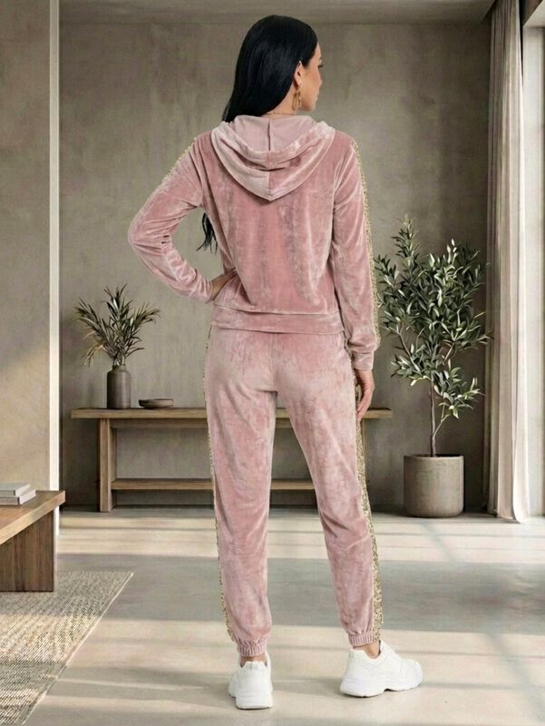 Conjunto Aterciopelado Deportivo con Detalles B... image number null