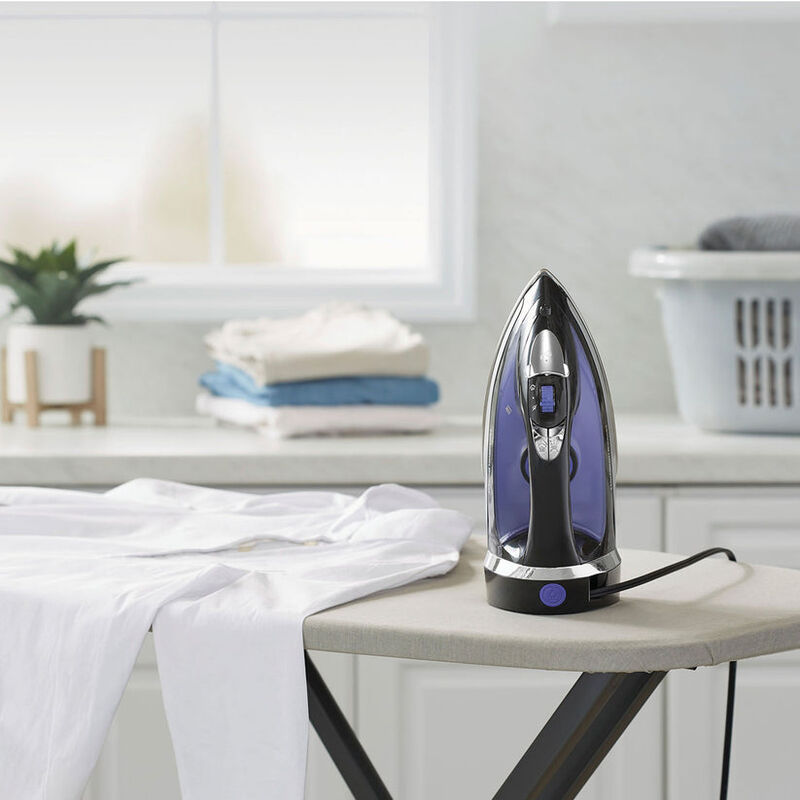 Plancha de Vapor Hamilton Beach con Cable Retra... image number null