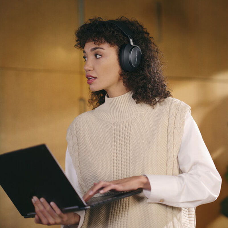 Aud&iacute;fonos Bowers & Wilkins Px8 con cancelaci&oacute;n ... image number null