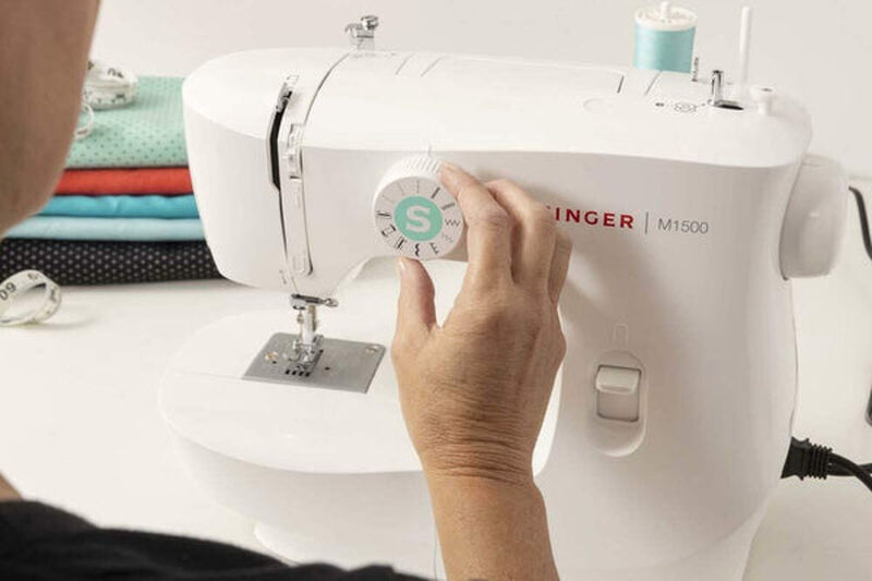 Máquina de Coser Singer M-1505 image number null