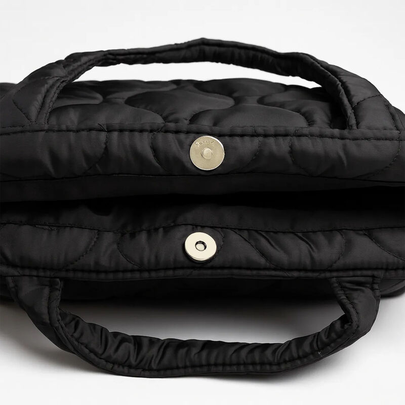 Bolso Tote Acolchado Negro de Hombro para Mujer image number null