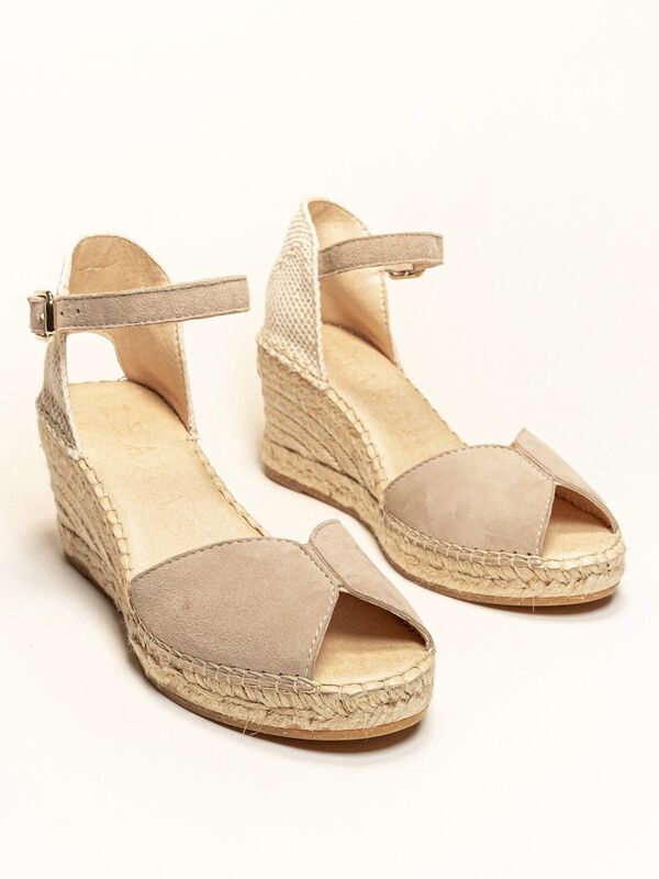 Alel&iacute; Cu&ntilde;a Media Ante Piedra image number null