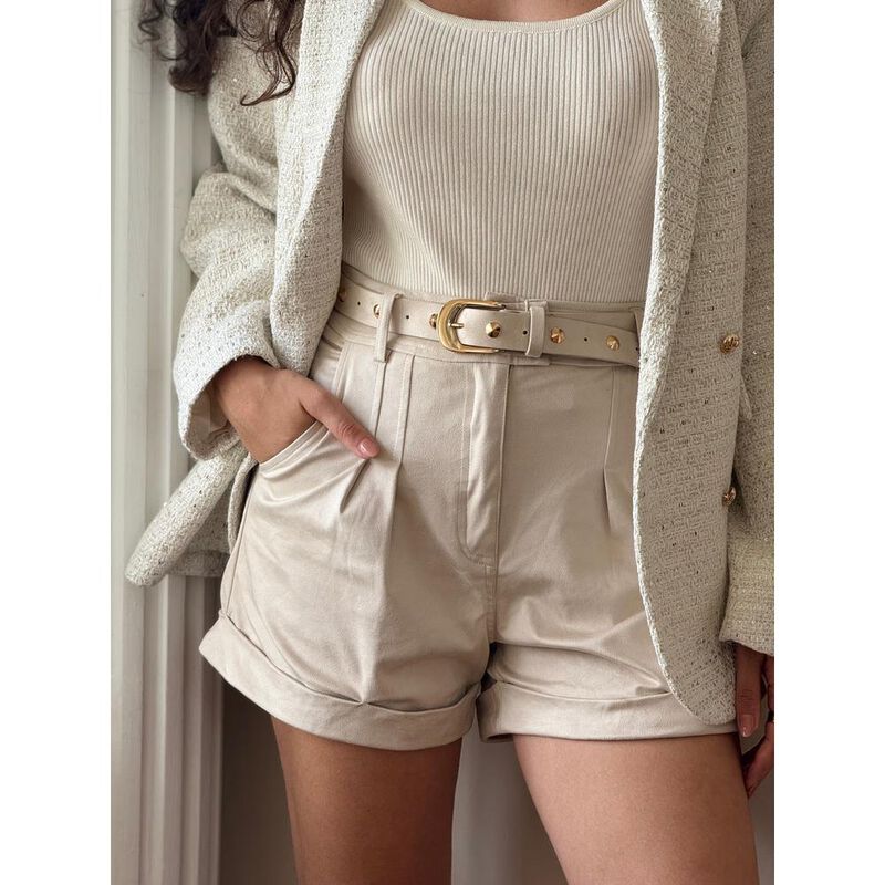 Short con cintur&oacute;n de gamuza image number null
