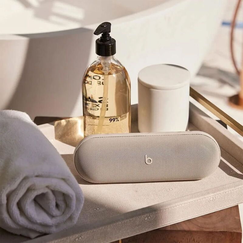 Beats Pill X Kim Kardashian Gris Oscuro image number null