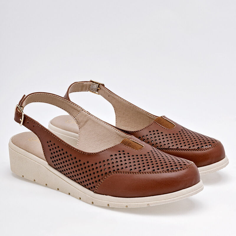 Gilardi Zapato de horma c&oacute;moda para mujer caf&eacute; image number null