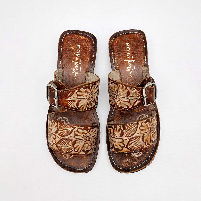 Mora Tierra Sandalia para mujer caf&eacute; beige image number null
