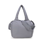 Pa&ntilde;alera Tote Mediana Puffy Con Accesorios Color Gris