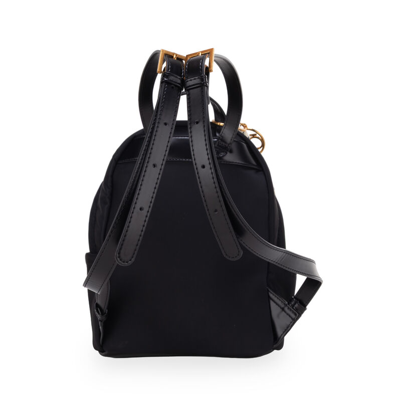 Mochila Mediana Con Charm Decorativo Color Negr... image number null