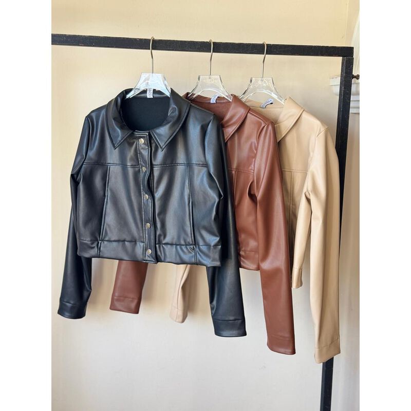 Chaqueta corta de vinipiel image number null