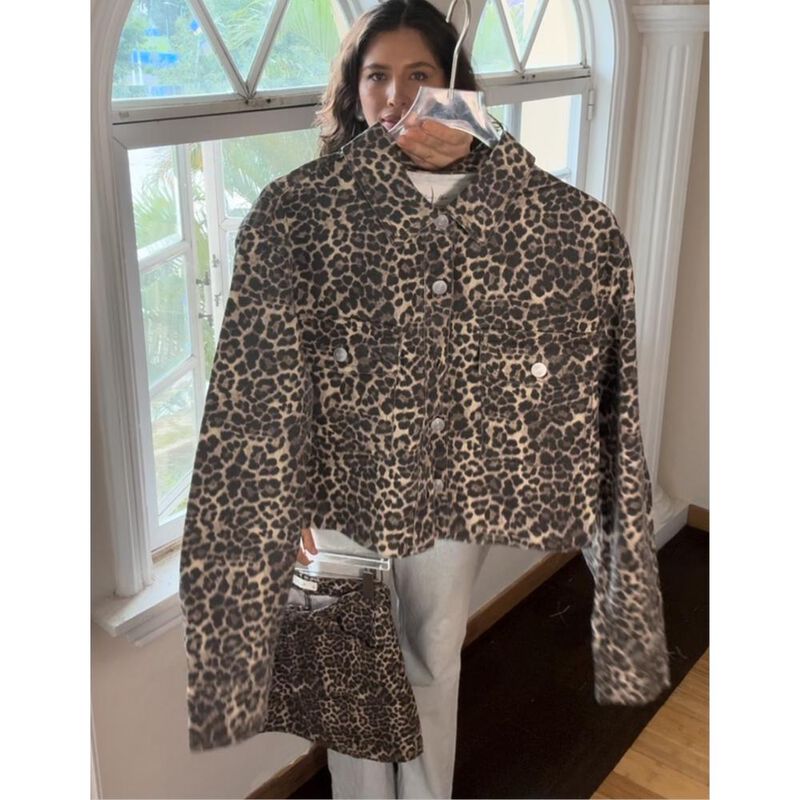 Chamarra mezclilla de leopardo image number null