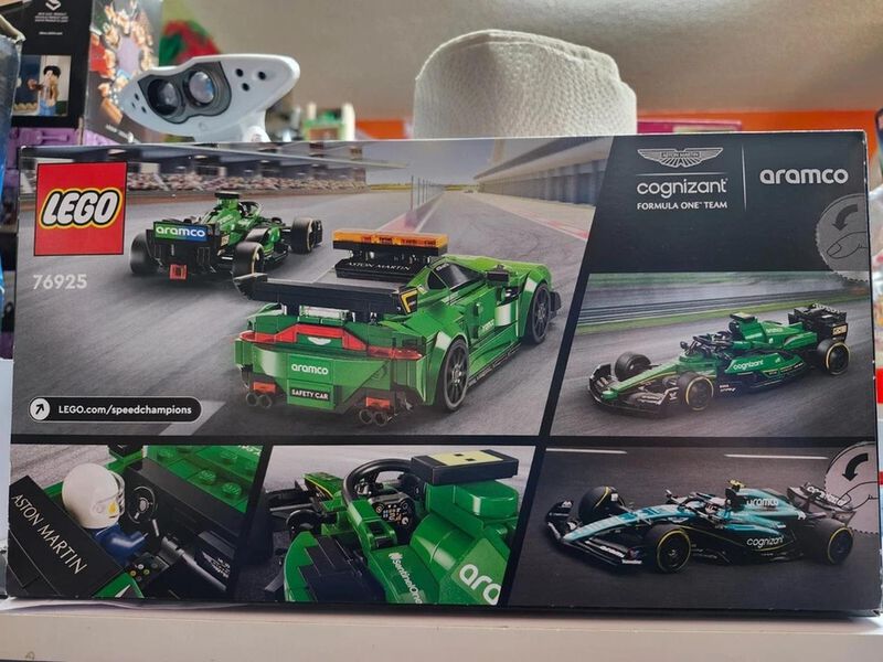 Lego Speed Champions Aston Martin Safety Car & ... image number null