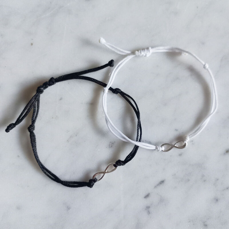 Set 2 pulseras infinito de plata con hilo blanc... image number null
