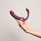 Vers&aacute;til Vibrador Emilia con Movimientos &ldquo;Ven a m&iacute; &ldquo;