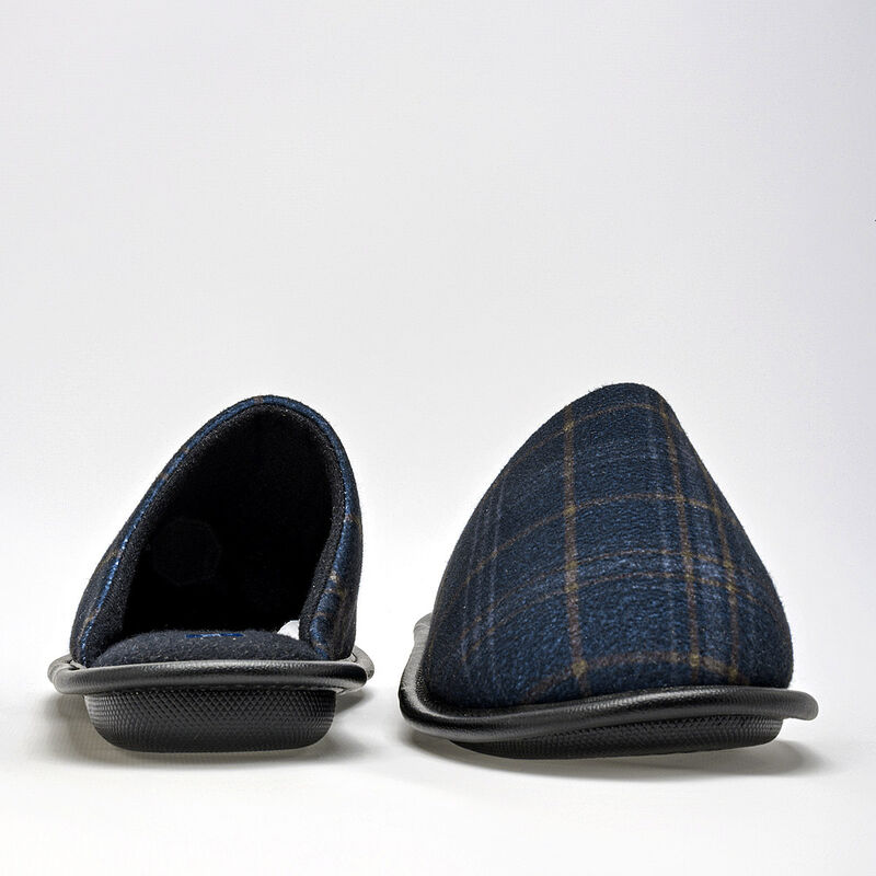 Calzatura Pantufla para hombre. Negro camel image number null