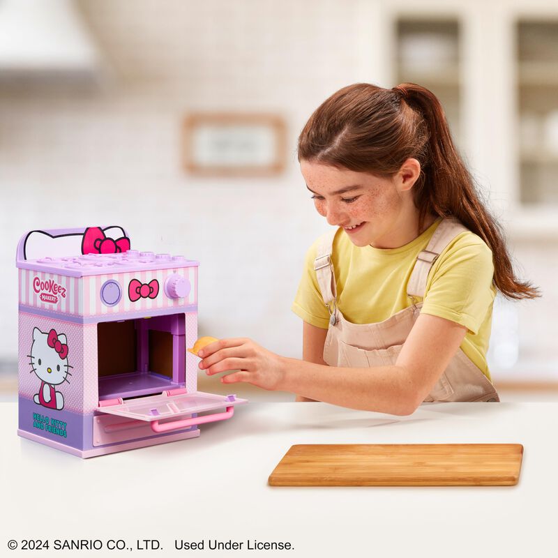 Horno Toy Cookeez Makery Hello Kitty&reg; And Frien... image number null