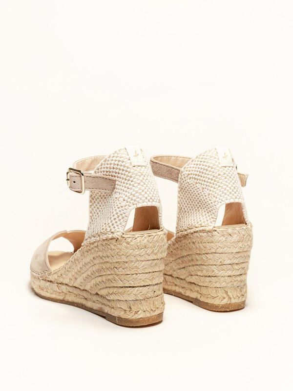 Alel&iacute; Cu&ntilde;a Media Ante Piedra image number null