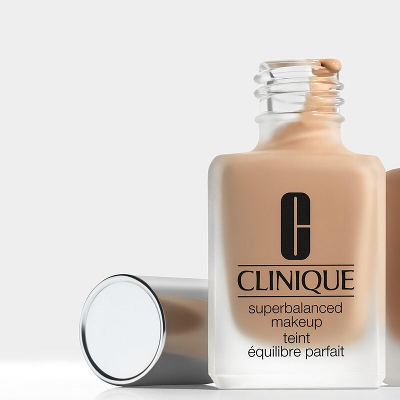 Foundation Clinique Superbalanced, Sin Aceite, ... image number null