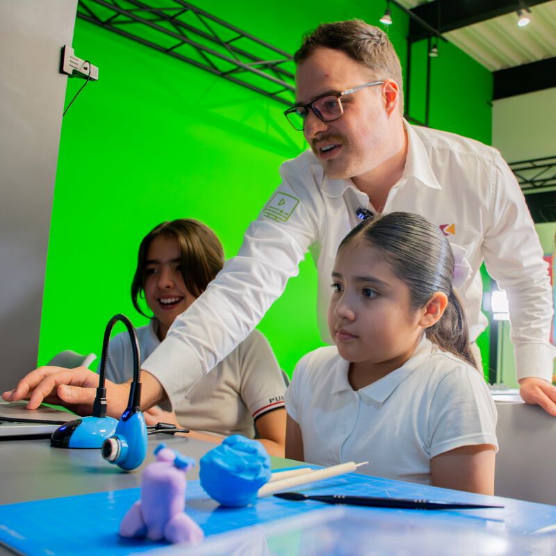 ACADEMI by KidZania Paquete 3 (2 Adultos y 2 Ni... image number null