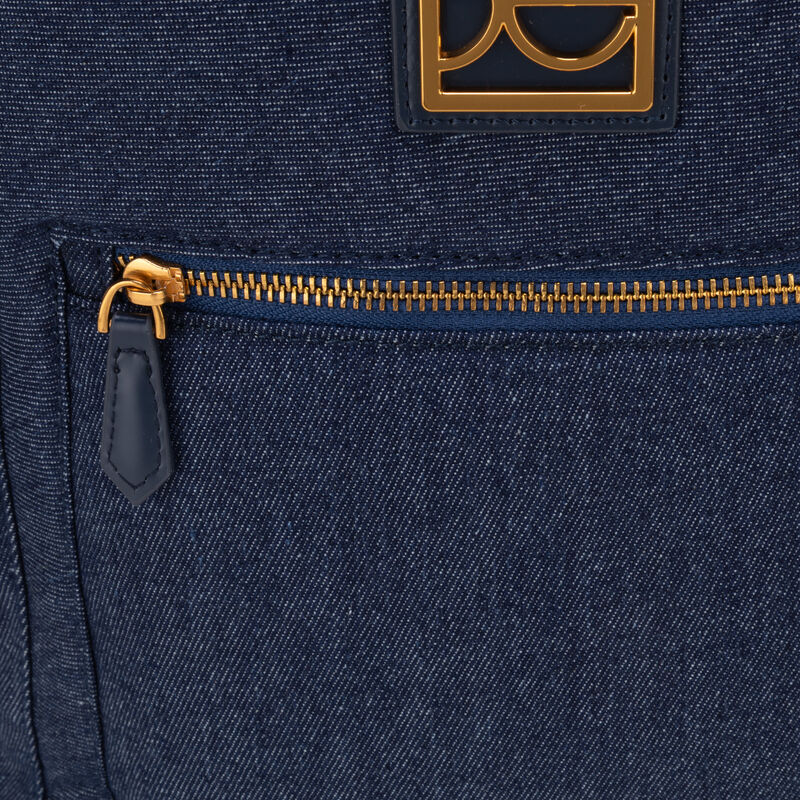 Mochila Mediana Con Charm Decorativo Color Azul... image number null