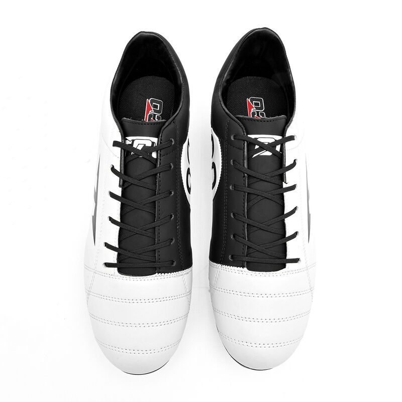 Trucco tenis de f&uacute;tbol para hombre blanco negro... image number null