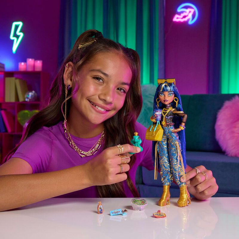Mu&ntilde;eca Monster High Cleo De Nile Con Atuendo, S... image number null