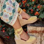 Alpargata de Cu&ntilde;a Alta Romero Amarilla