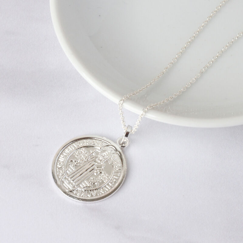 Medalla San Benito de plata con cadena image number null