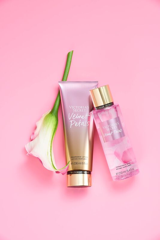 Perfume Victoria's Secret Velvet Petals Mist 25... image number null