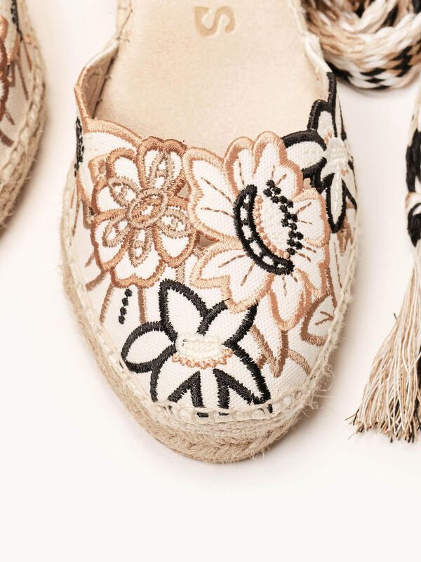 Alpargata de Cu&ntilde;a Media Romero Bordada Arena image number null