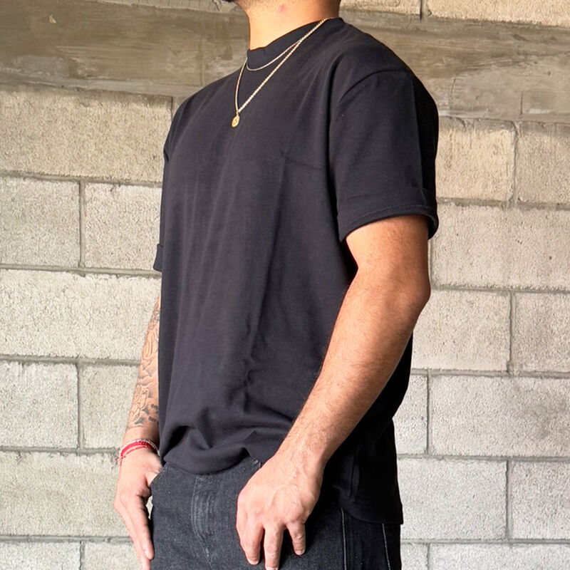 Playera Cuello Redondo Y Mangas Cortas Negra image number null