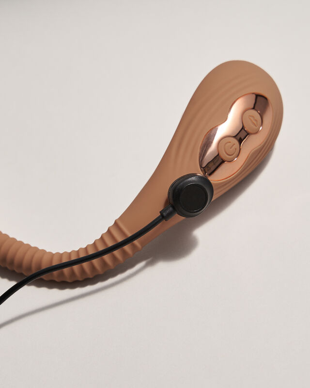 Dildo Vibrador y Succionador de Cl&iacute;toris Ona image number null