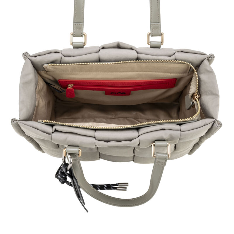 Bolsa Tote Mediana Con Charm Decorativo Color O... image number null
