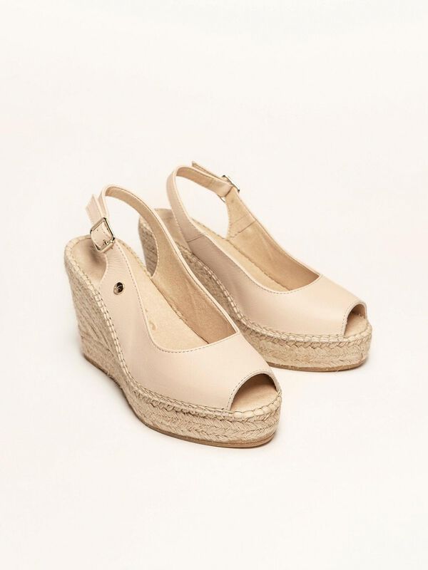 Clavel Cu&ntilde;a Alta Napa Arena image number null