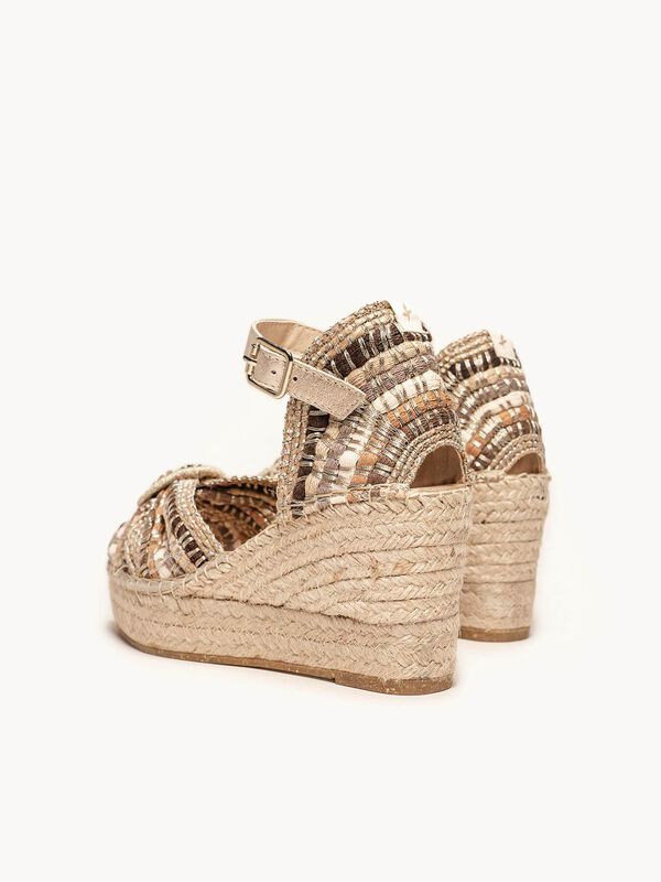 Amapola Cu&ntilde;a Media Plataforma Taloncillo Taupe image number null