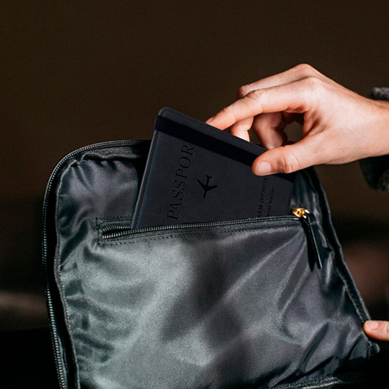 Porta Pasaporte con Protecci&oacute;n RFID Negro Bluel... image number null