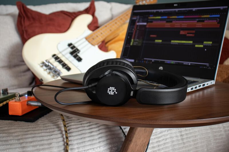 Auriculares Adam Audio H200 Con Parte Trasera C... image number null