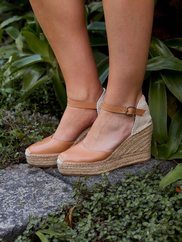 Alpargata de Cu&ntilde;a Alta Marga en Napa Marr&oacute;n Cla... image number null