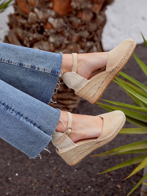 Alpargata de Cu&ntilde;a Media Jara con Pulsera image number null