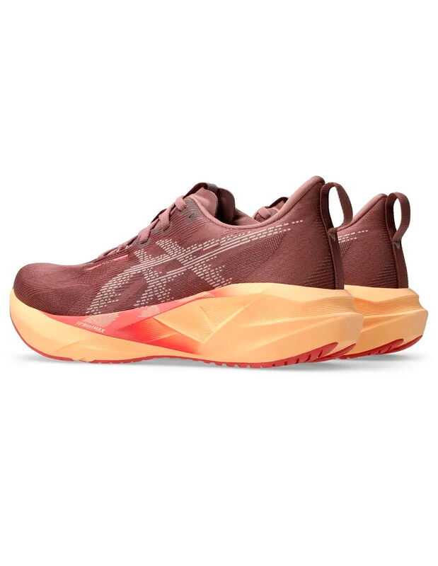 Tenis Mujer Asics NOVABLAST 5 Caf&eacute; 012B765600 image number null