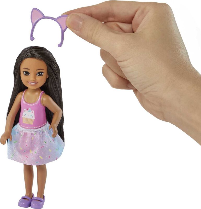 Mu&ntilde;eca Barbie Chelsea Brunette Con Conejito Par... image number null