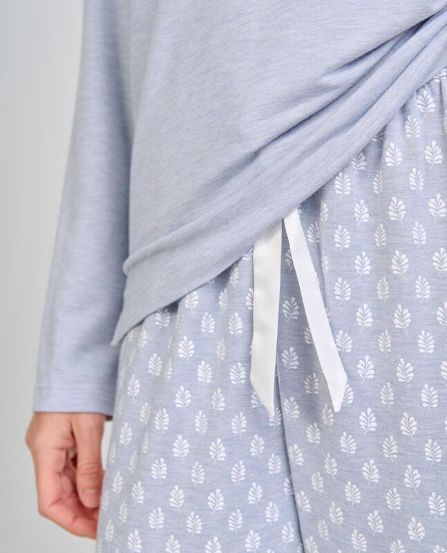 Pijama con Escote en Pico y Detalle de Encaje A... image number null